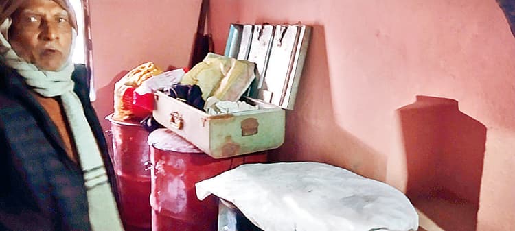 Gaya News : वजीरगंज के खानपुर गांव में तीन बंद घरों से लाखों रुपये की चोरी