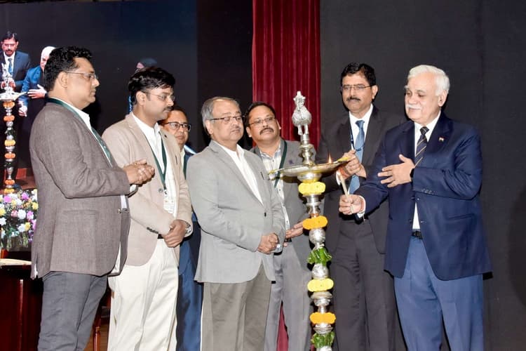 Dhanbad News: खनन अपशिष्टों में छिपे अवसरों का तकनीकी समाधान विकसित करें : संजीव कुमार