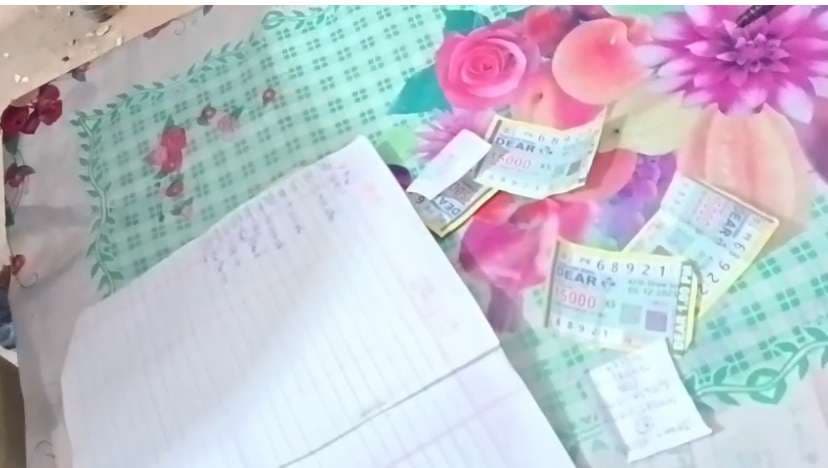 Motihari : ज्ञानबाबू चौक पर किराना दुकान में चल रहा था लॉटरी का धंधा, तीन गिरफ्तार