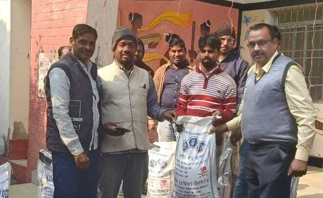 बरहेट में किसानों को बिरसा फसल बीज का वितरण