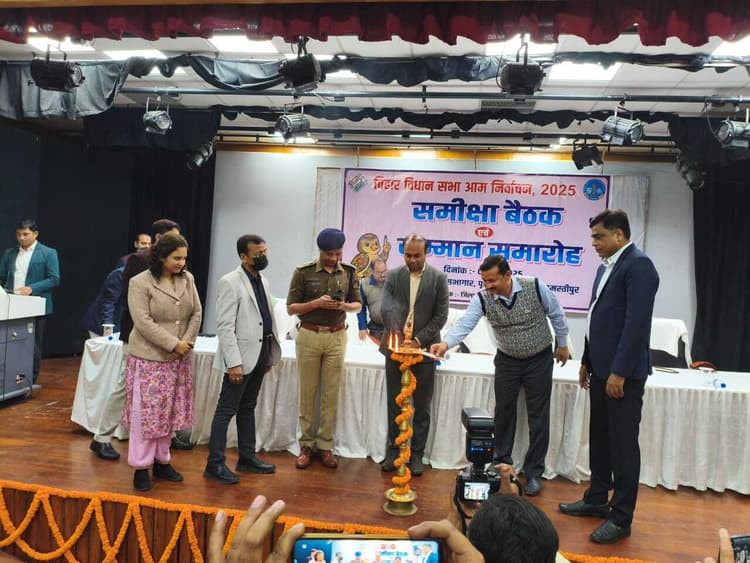 Samastipur News:आउटपुट देना सकारात्मक सोच का नतीजा : डीएम