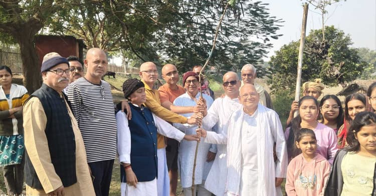 कांटाकोश में किया गया पौधारोपण