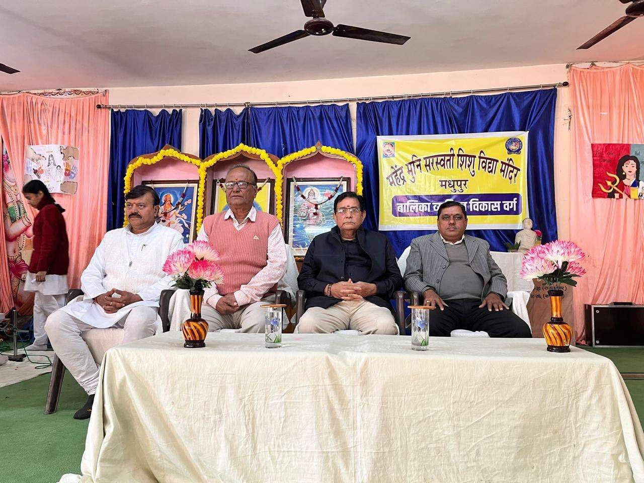 व्यक्तित्व विकास कार्यक्रम में बालिका ने दिखायी प्रतिभा