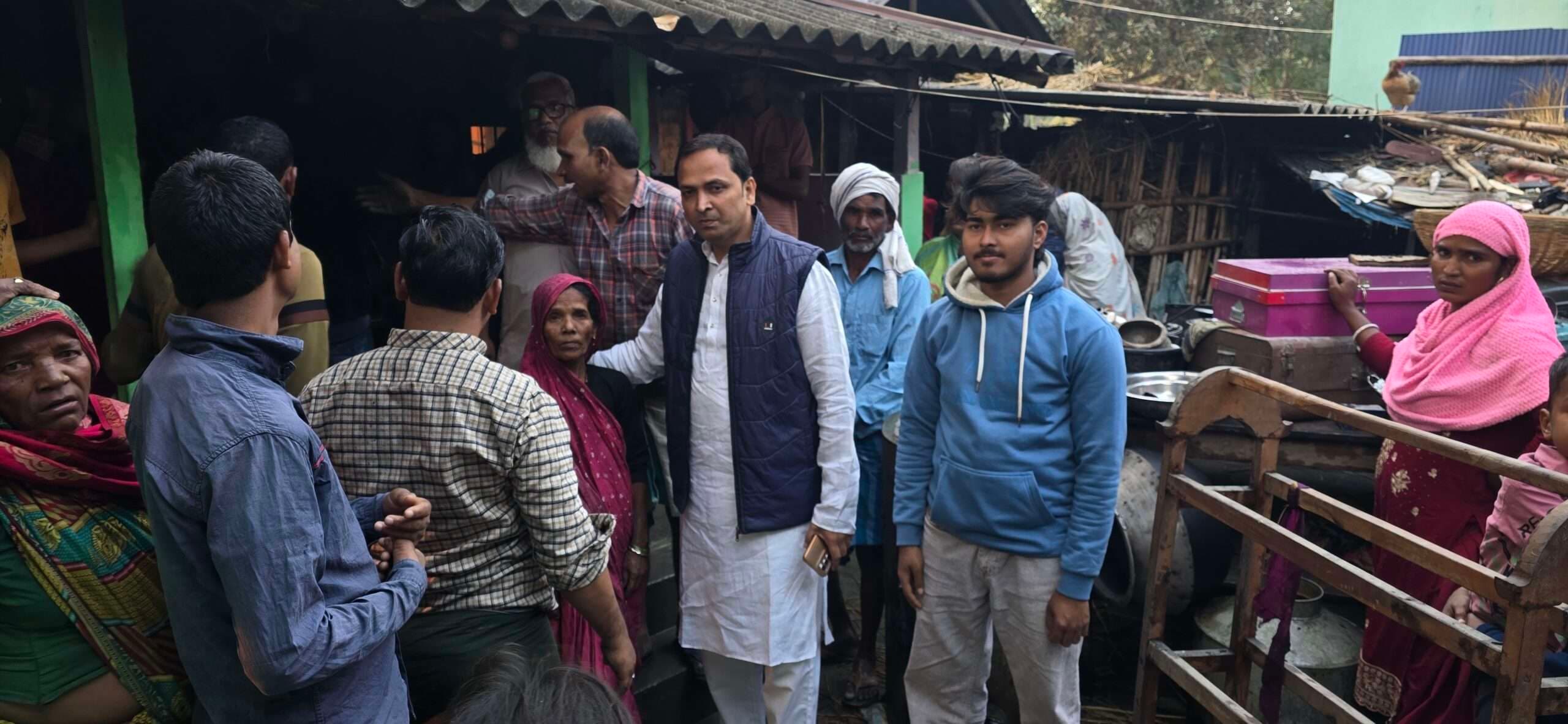 वृद्ध महिला का घर राख, लाखों का नुकसान