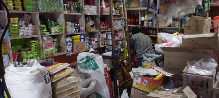 - खाद्य सामग्री के दामों में 30 से लेकर 50 प्रतिशत तक की हुई वृद्धि