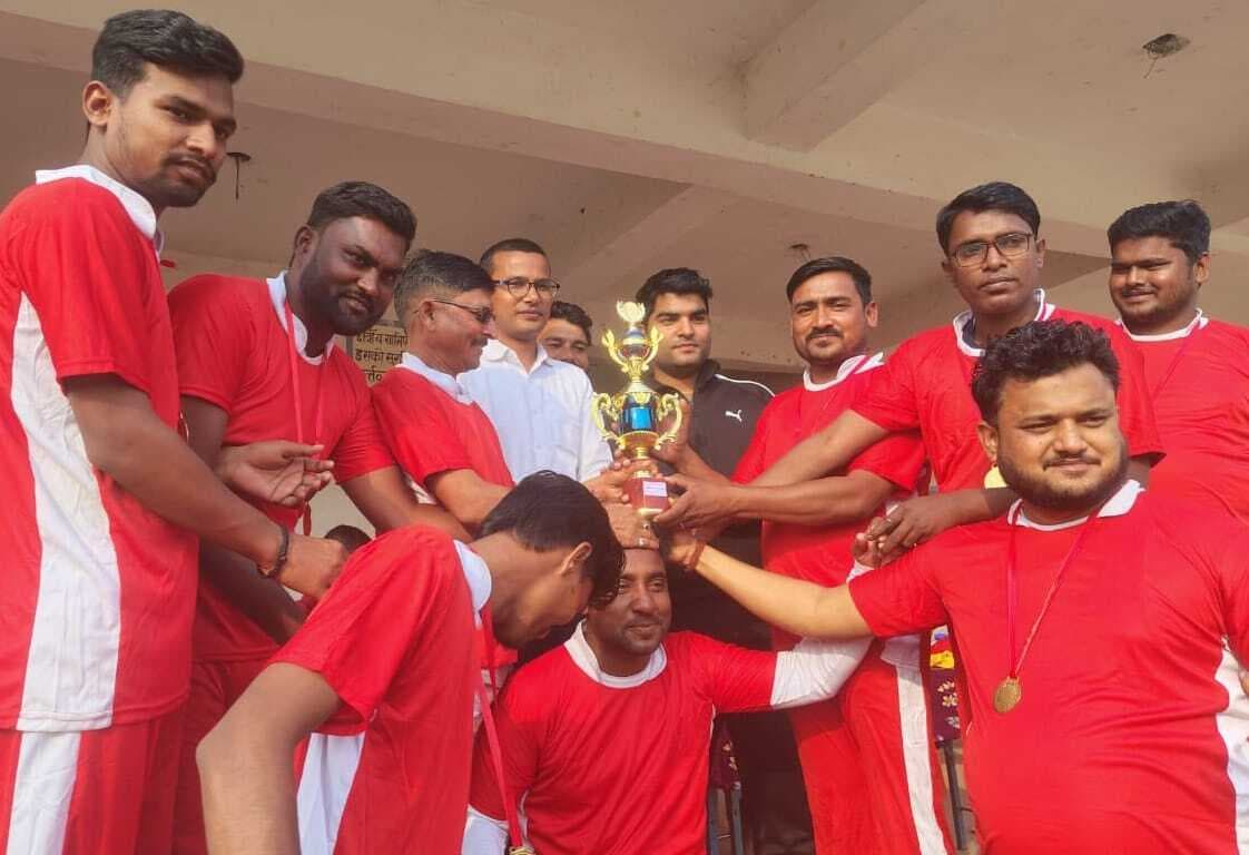 पत्रकारों की टीम ने आठ ओवर में लक्ष्य हासिल कर दर्ज की जीत