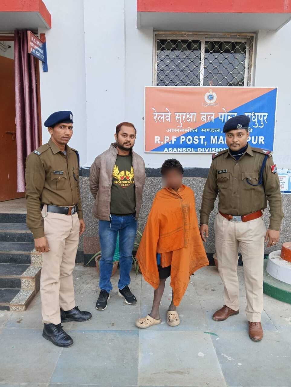 ऑपरेशन नन्हे फरिस्ते के तहत आरपीएफ ने बच्चे को बचाया