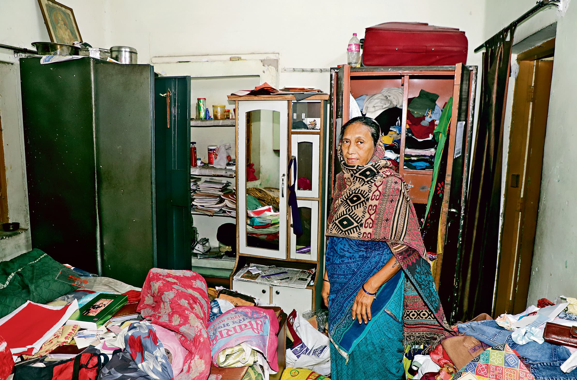 Jamshedpur News : बाराद्वारी : छत पर धूप में सेंक रहा था बिल्डर का परिवार, नीचे गेट का ताला तोड़ 10 लाख के गहने ले उड़े चोर