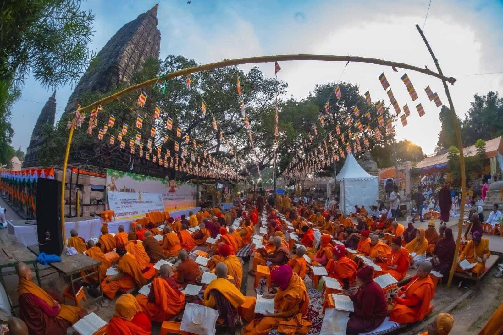 350 भिक्खुओं ने विनयपिटक का किया सुमधुर पाठ