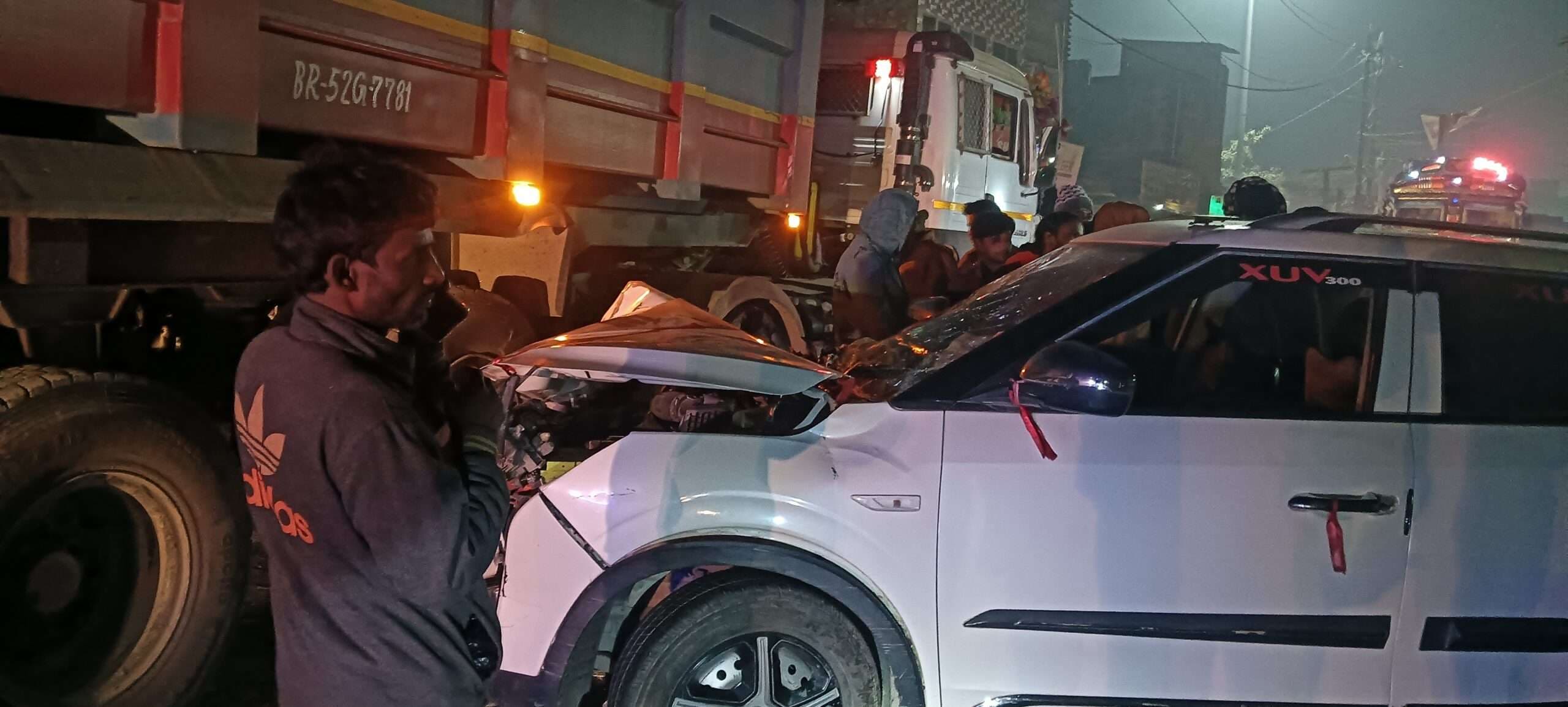 कार व ट्रैक्टर के बीच सीधी टक्कर, कार सवार दो लोग घायल