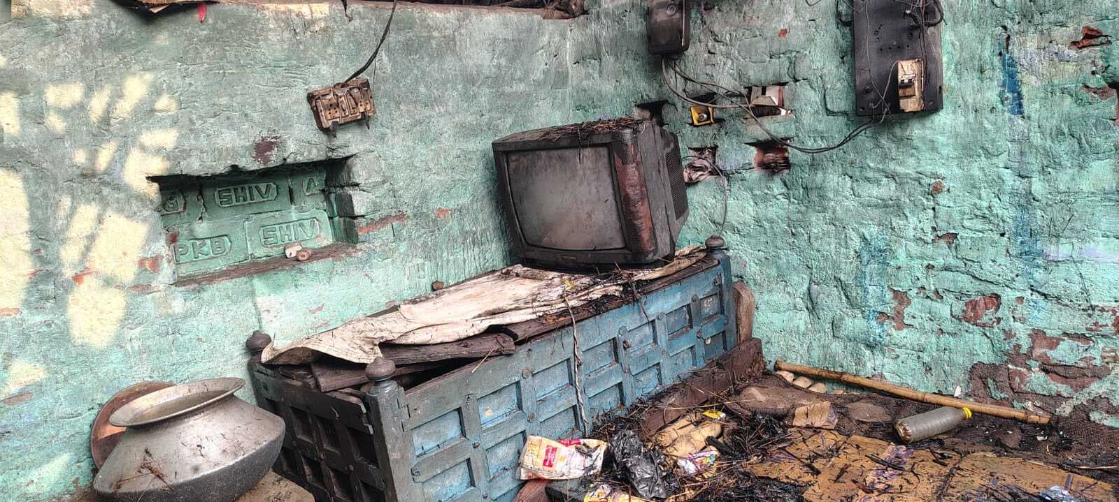 आग से घर सहित लाखों रुपये का सामान जलकर नष्ट