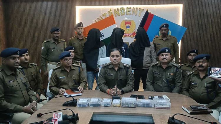 ऑनलाइन गेमिंग के चक्कर में बर्बाद हुआ पोता ने अपने चचेरे दादा का कर दी हत्या, दो पुलिस जवान व एक साइबर अपराधी गिरफ्तार