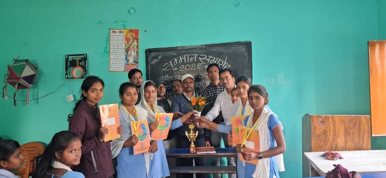 जिला युवा उत्सव में प्रथम स्थान प्राप्त बच्चों को किया गया सम्मानित