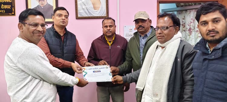 उत्कृष्ट कार्य के लिए पंचायत सचिव हुए सम्मानित