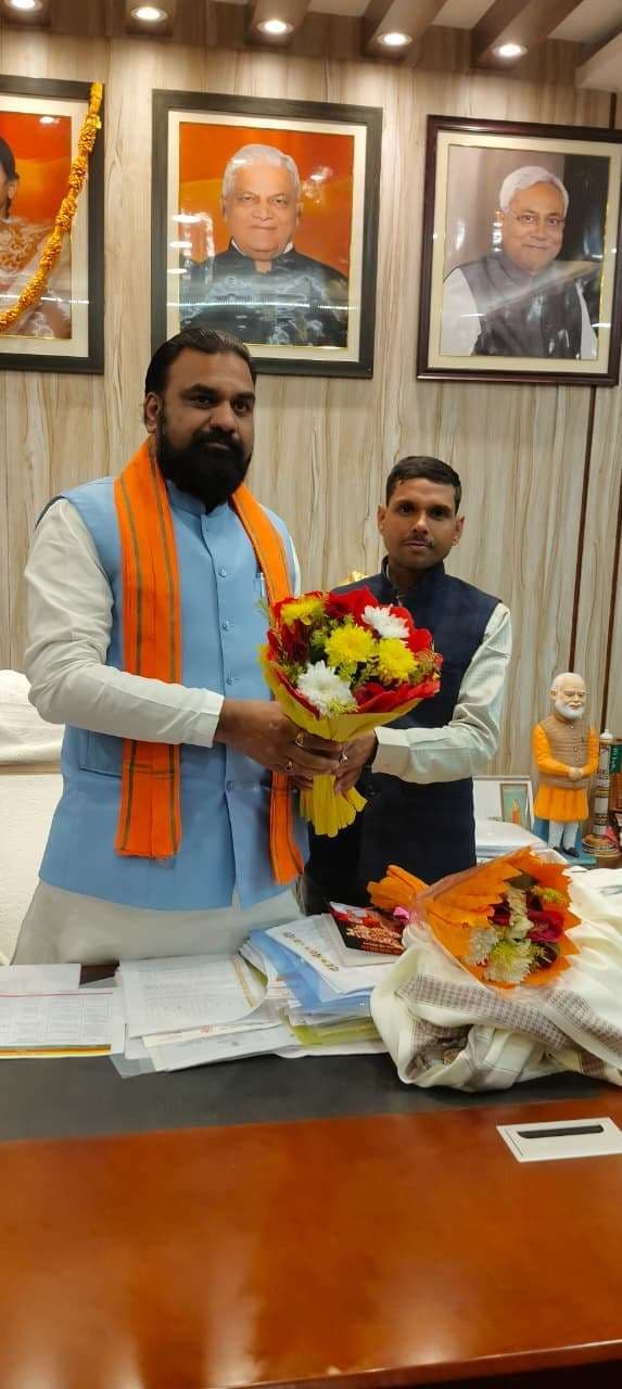 जनहित व किसानों की विभिन्न समस्याओं को लेकर उपमुख्यमंत्री से मिले पैक्स अध्यक्ष