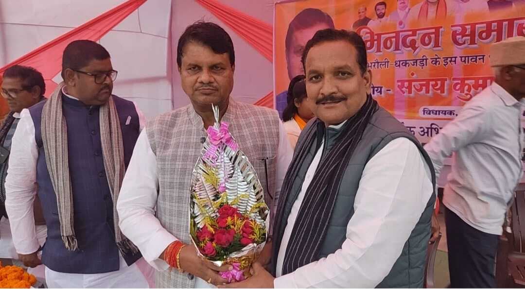 जिस स्कूल में हुआ सम्मान, वहीं बोरे पर पढ़े थे: विधायक