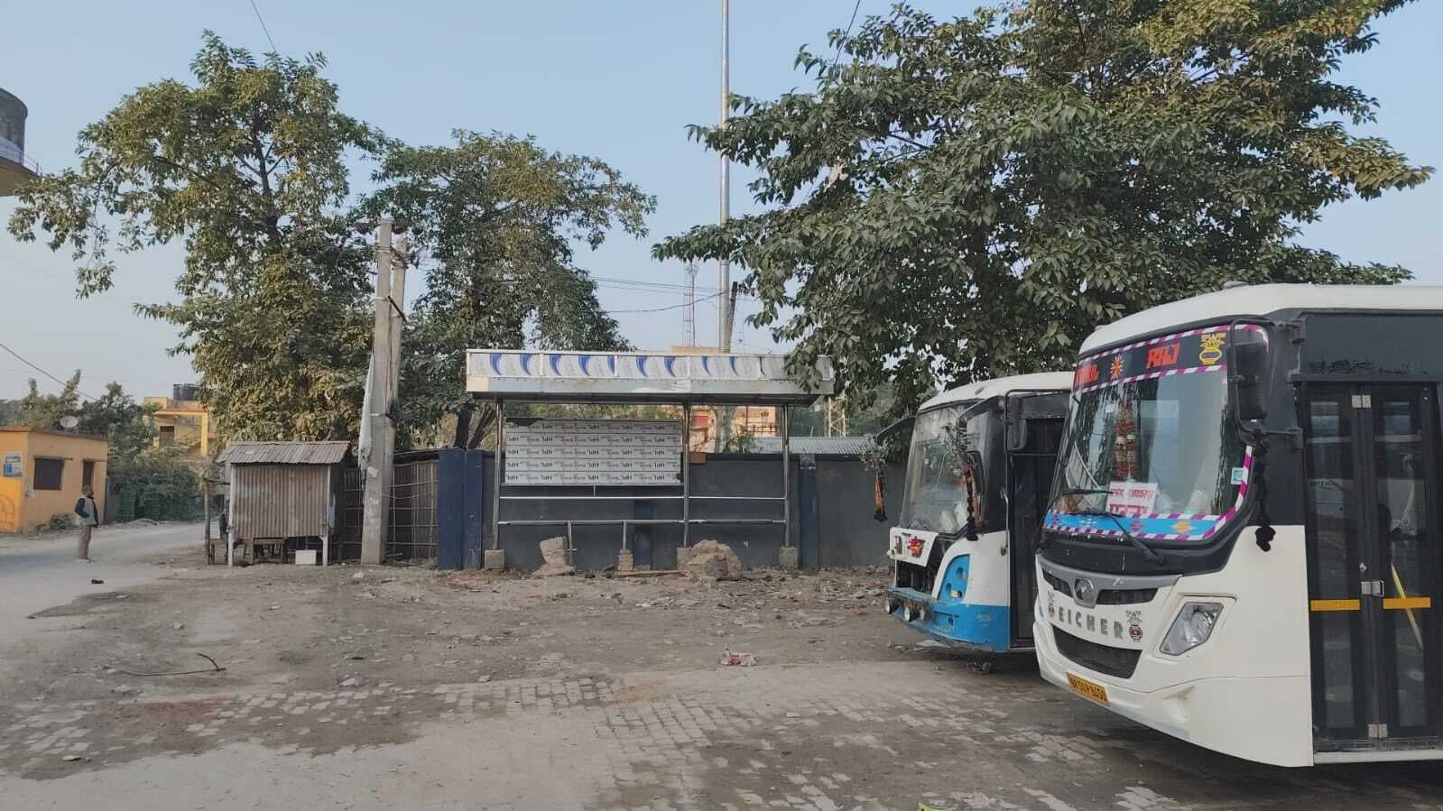 वीरपुर में पांच जगहों पर यात्री शेड का हो रहा निर्माण