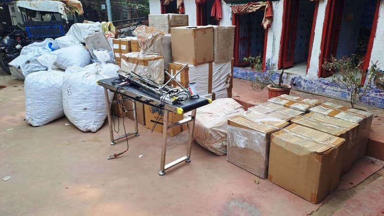 आईटीसी के नकली सिगरेट फैक्ट्री का उद्भेदन, 50 लाख मूल्य का नकली सिगरेट उत्पाद बरामद