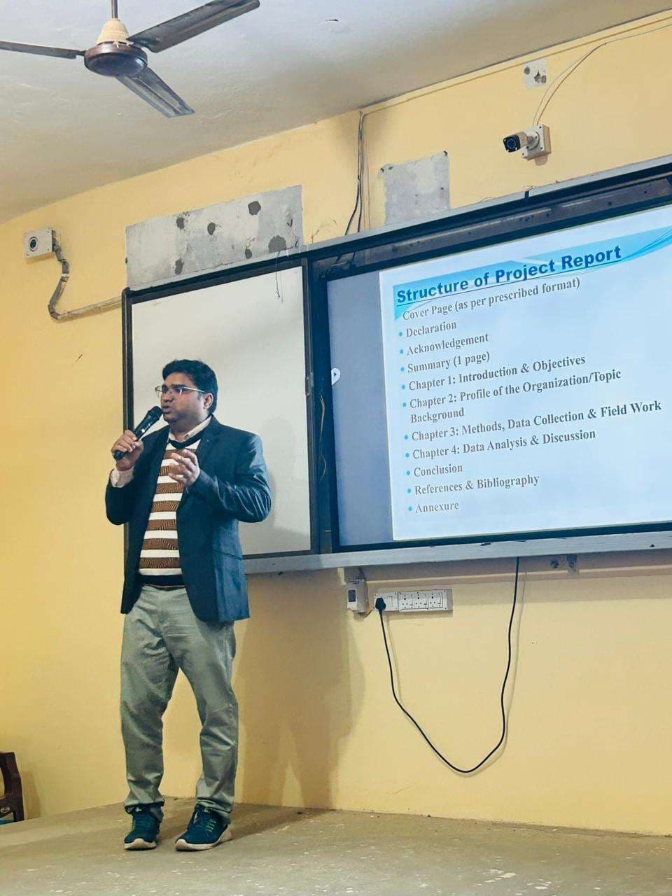 Deoghar news : मधुपुर कॉलेज में प्रोजेक्ट वर्क के लिए हुई कार्यशाला