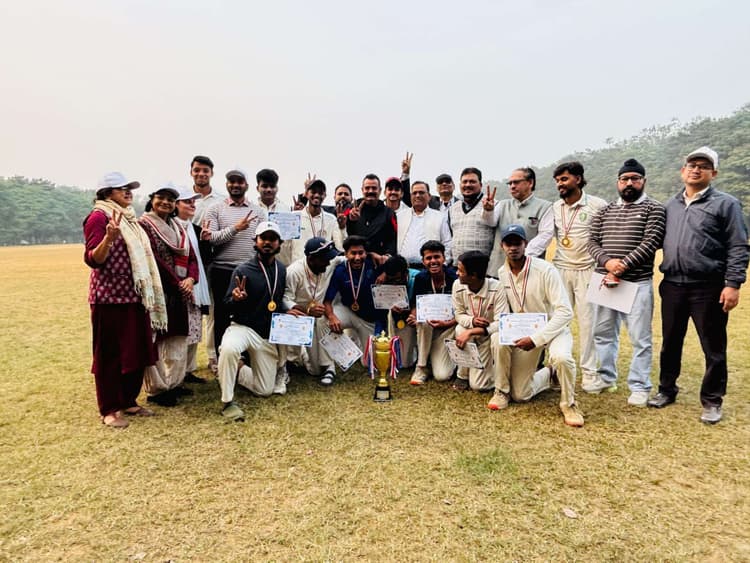 Kolhan university inter college tournament concluded : को-ऑपरेटिव कॉलेज को हराकर करीम सिटी बना चैंपियन