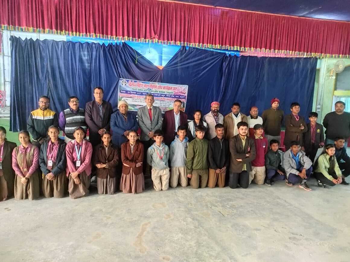 Madhubani News : जिलास्तरीय बिहार बाल विज्ञान शोध कार्यक्रम में नौ छात्रों का चयन