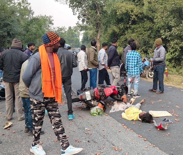 Bokaro News : सड़क दुर्घटना में दो युवकों की मौत, तीन गंभीर