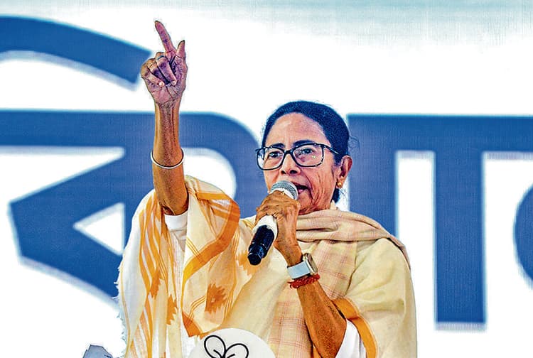 ममता ने मनरेगा पर केंद्र सरकार के पत्र को फाड़ा, कहा- 100 दिन के रोजगार के लिए शर्तें मंजूर नहीं