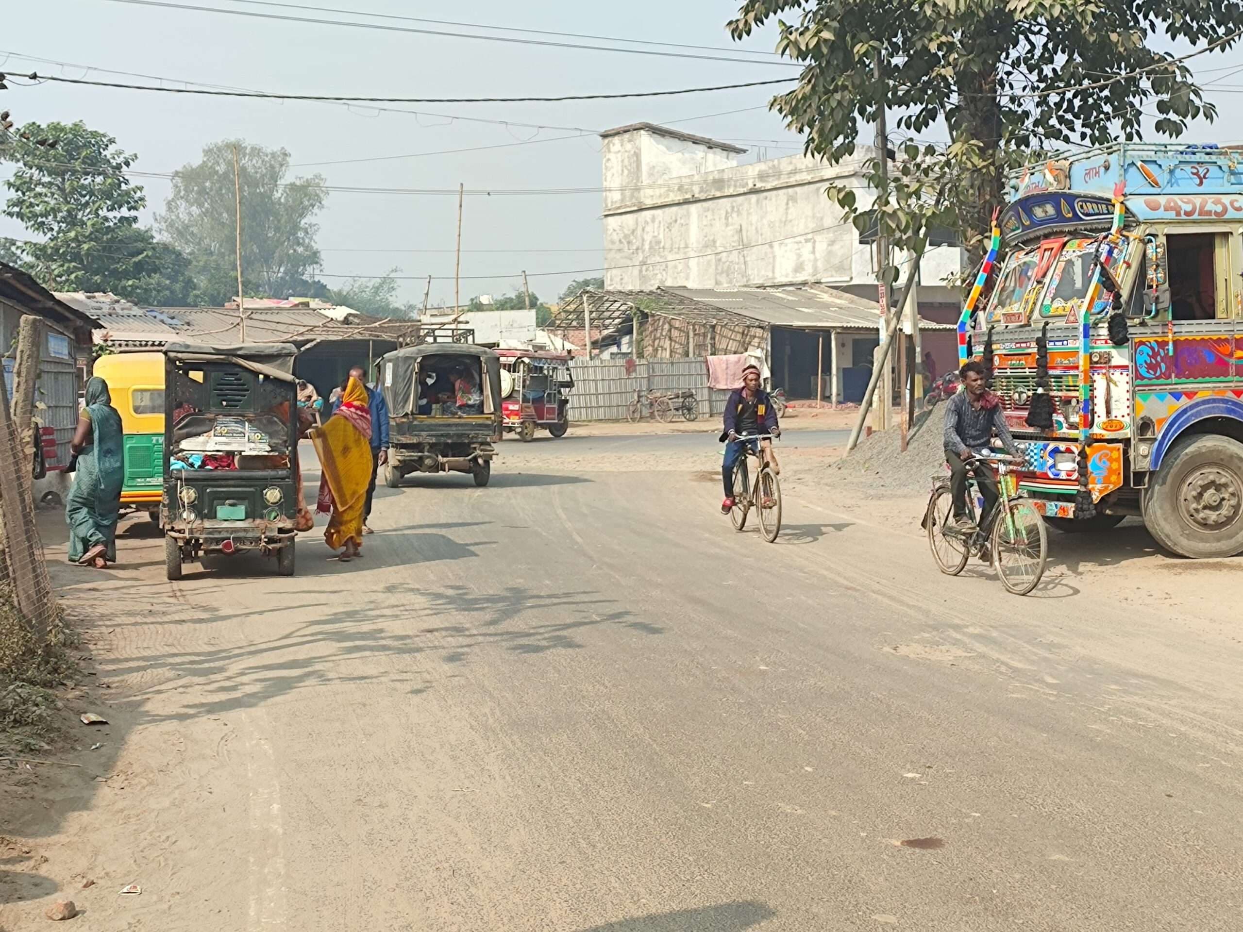 अघोषित स्टैंड बना वाहन चालकों से अवैध राशि की हो रही वसूली