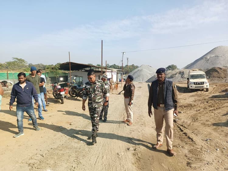 अज्ञात ने क्रशर में की फायरिंग