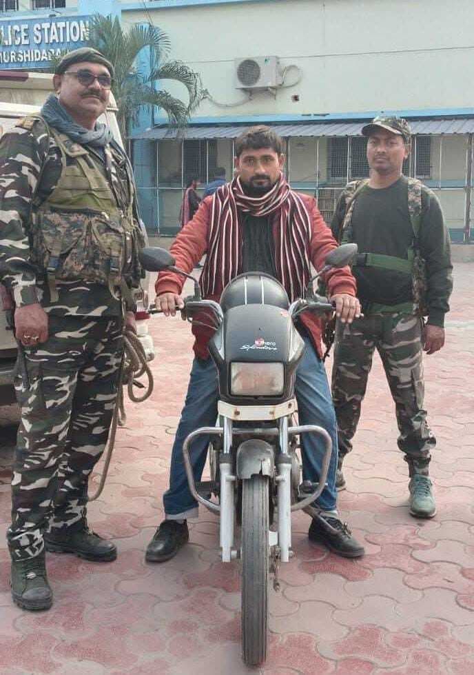 पुलिस ने चोरी की बाइक बंगाल से किया बरामद