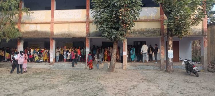 स्नातक प्रथम सेमेस्टर पंजीयन में नये नियमों व निर्देशें से छात्र परेशान