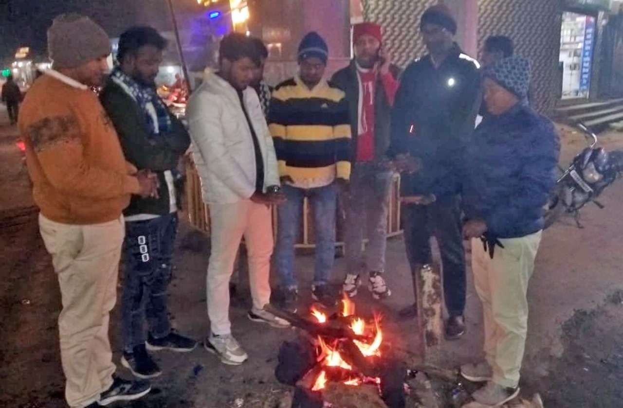 खलारी में अलाव की हुई व्यवस्था