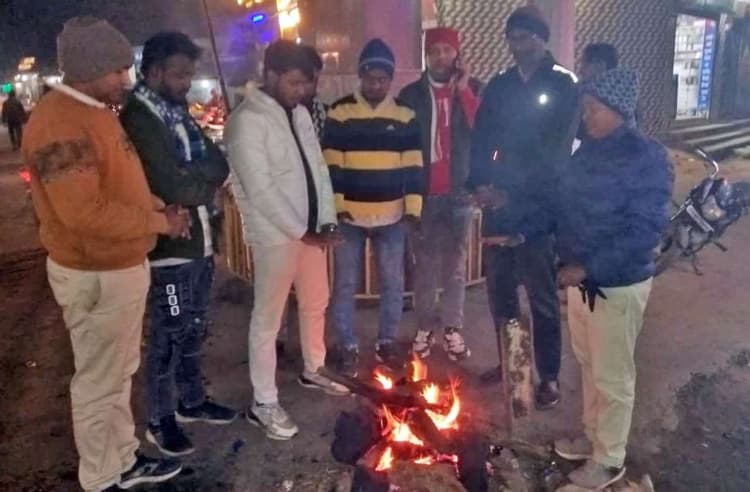 खलारी में अलाव की हुई व्यवस्था