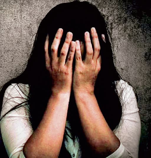 युवती से हैवानियत में क्रूरता की हद, रेप का वीडियो बना ऐंठे लाखों, किया वायरल
