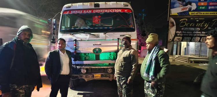 Giridih News :अवैध खनन के विरुद्ध छापेमारी, तीन वाहन जब्त