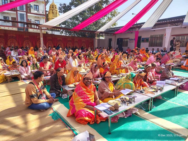 Giridih News :विभिन्न प्रांतों से आये जैन तीर्थ यात्रियों ने धार्मिक कार्यक्रमों में लिया भाग