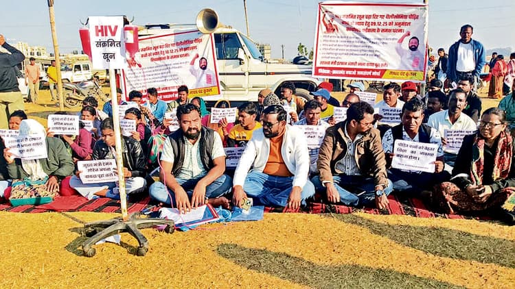 Chaibasa News : संक्रमित खून चढ़ाये गये बच्चों को न इलाज मिला न मुआवजा