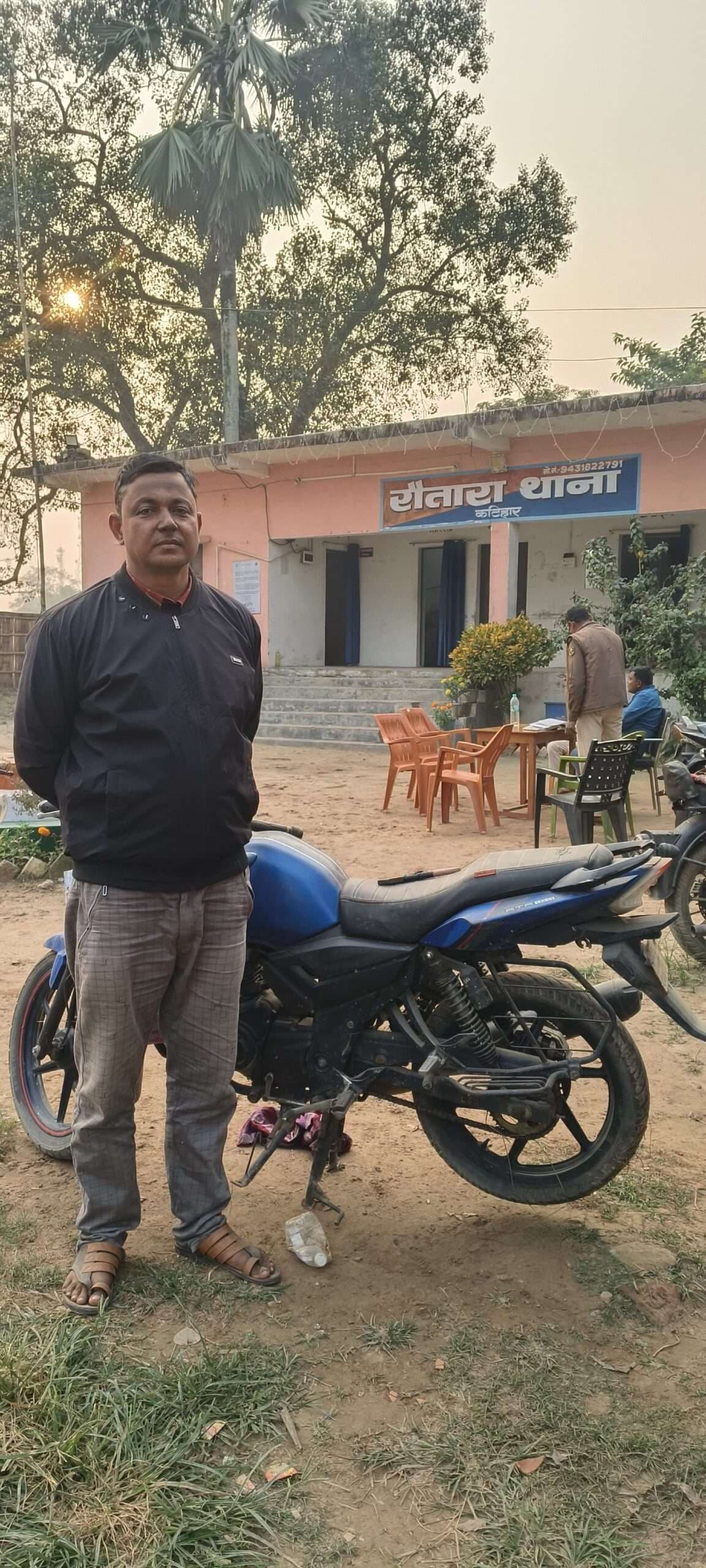 लावारिस मिली चोरी की बाइक, पूर्णिया पुलिस को सौंपी