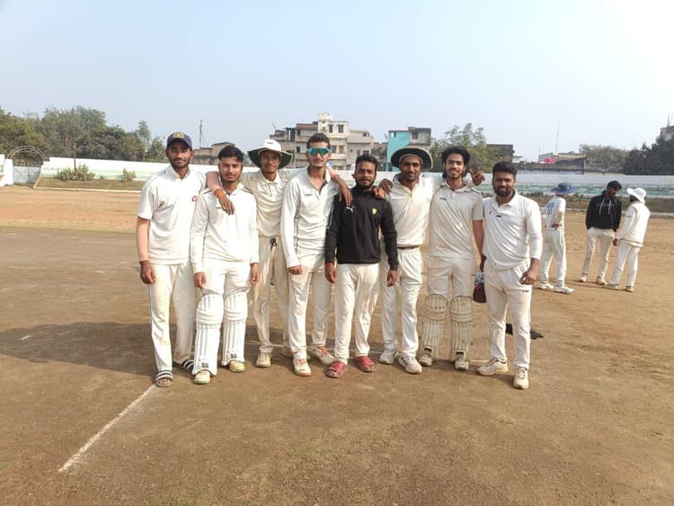 Deoghar News : एसपीएस टीम बनी सुपर डिवीजन लीग की चैंपियन, डीसीए वन को आठ विकेट से हराया