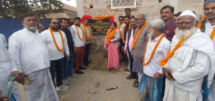 सड़क व नाला निर्माण कार्य का शिलान्यास, नगर विकास को मिलेगी गति