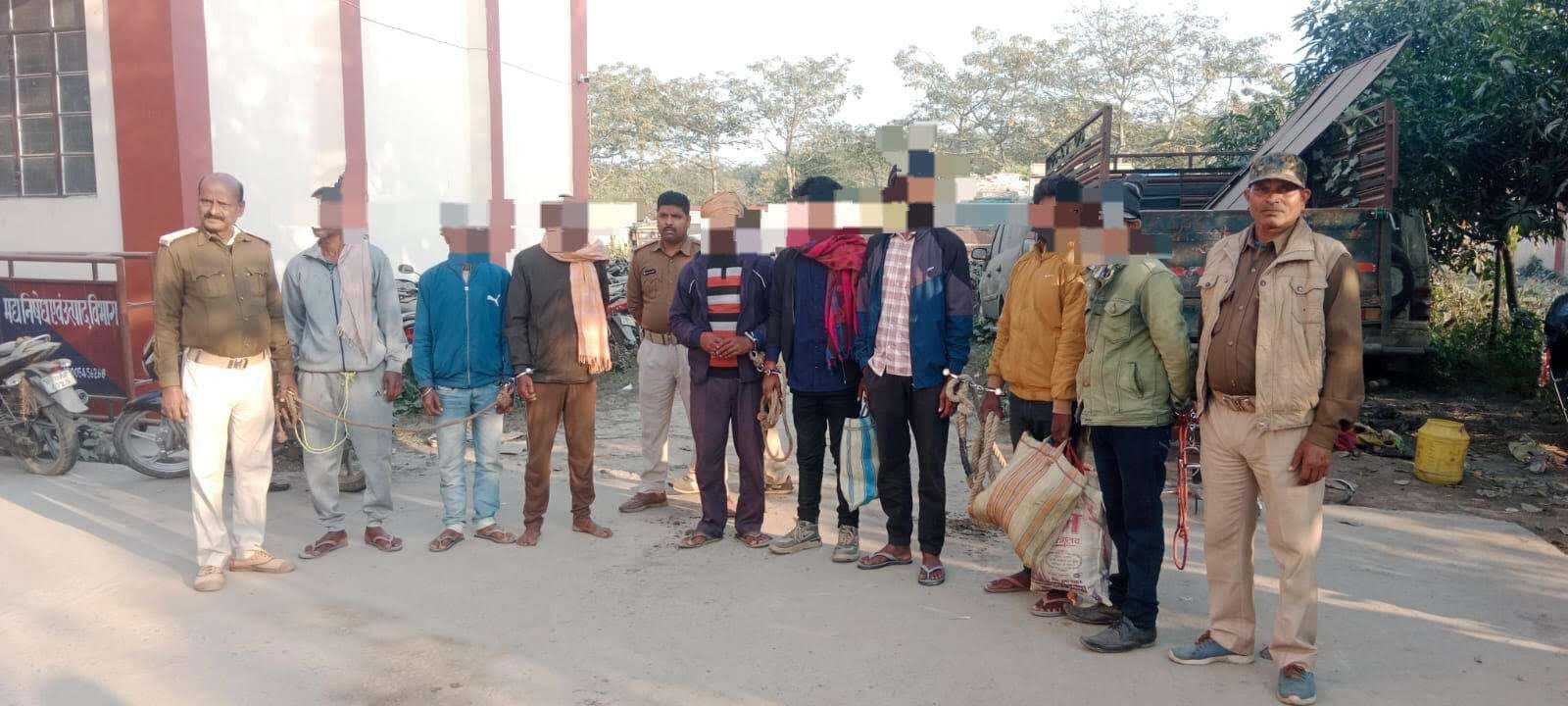 39 लीटर देसी-विदेशी शराब के साथ पांच गिरफ्तार, दो बाइक जब्त