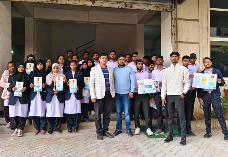 Giridih News :सलूजा गोल्ड कॉलेज ऑफ फार्मेसी का दवा मूल्य निर्धारण जागरूकता अभियान