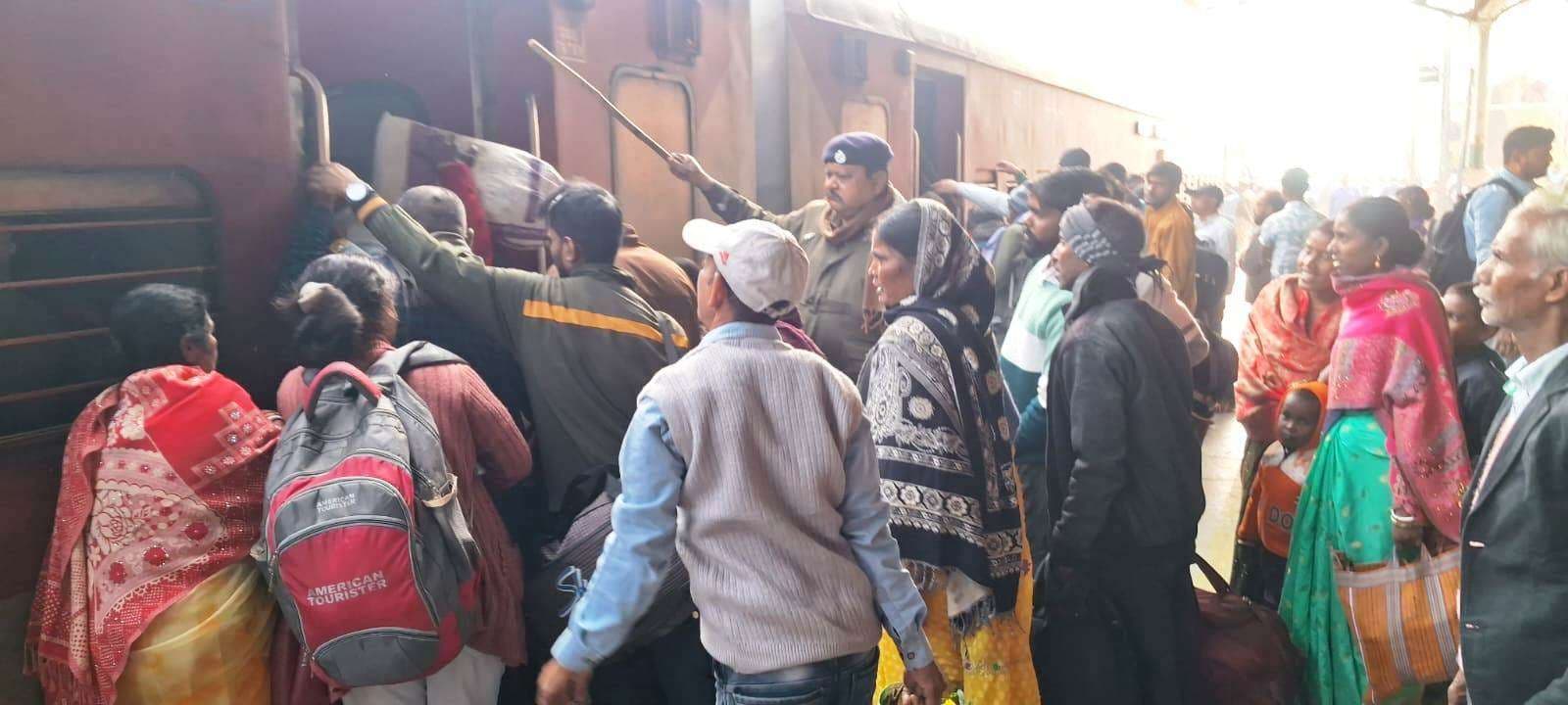 आनंद बिहार-भागलपुर गरीब रथ एक्सप्रेस कैंसिल, विक्रमशिला में बढ़ी भीड़