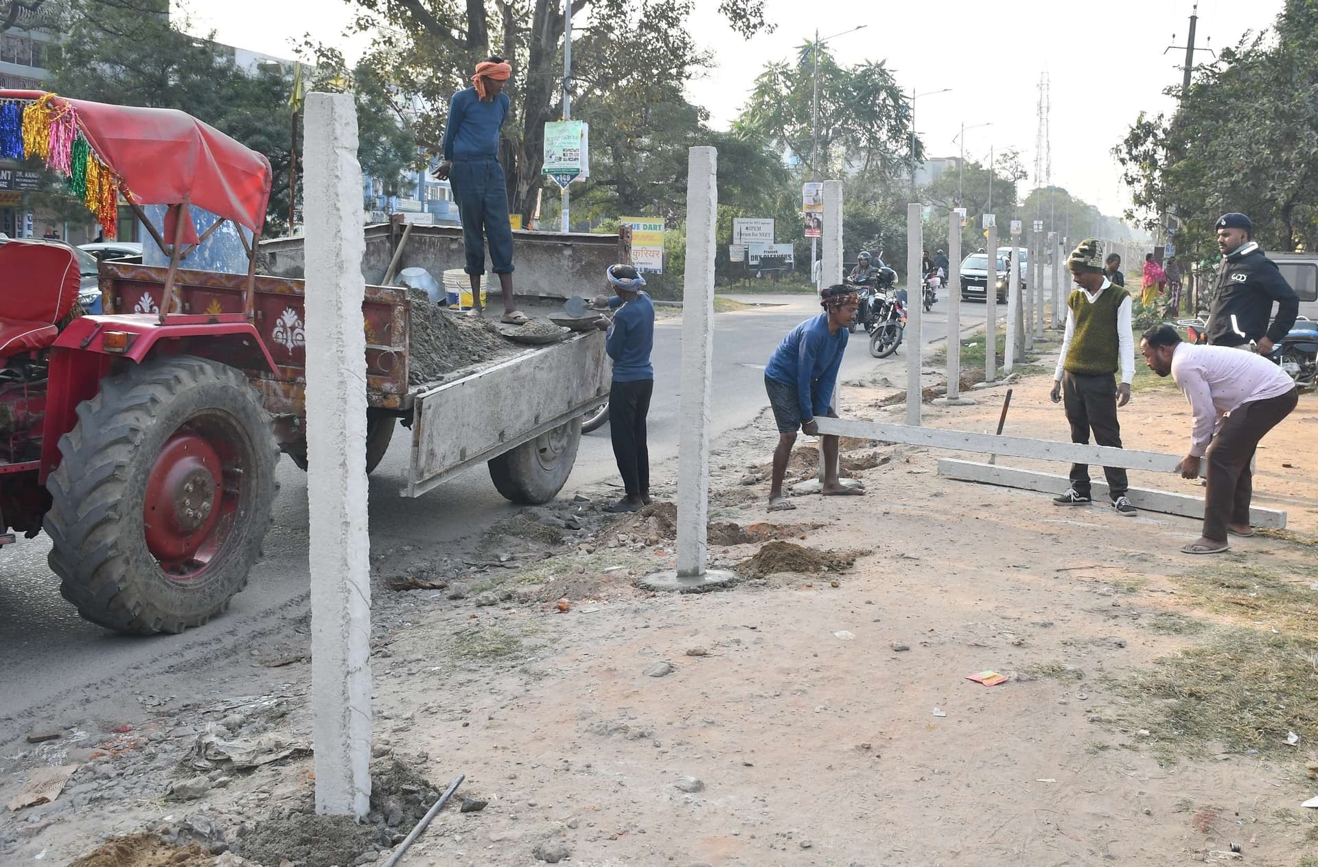 Bokaro News : सेक्टर चार में लगाया सुरक्षा बाड़, जमीन की करायी लेवलिंग