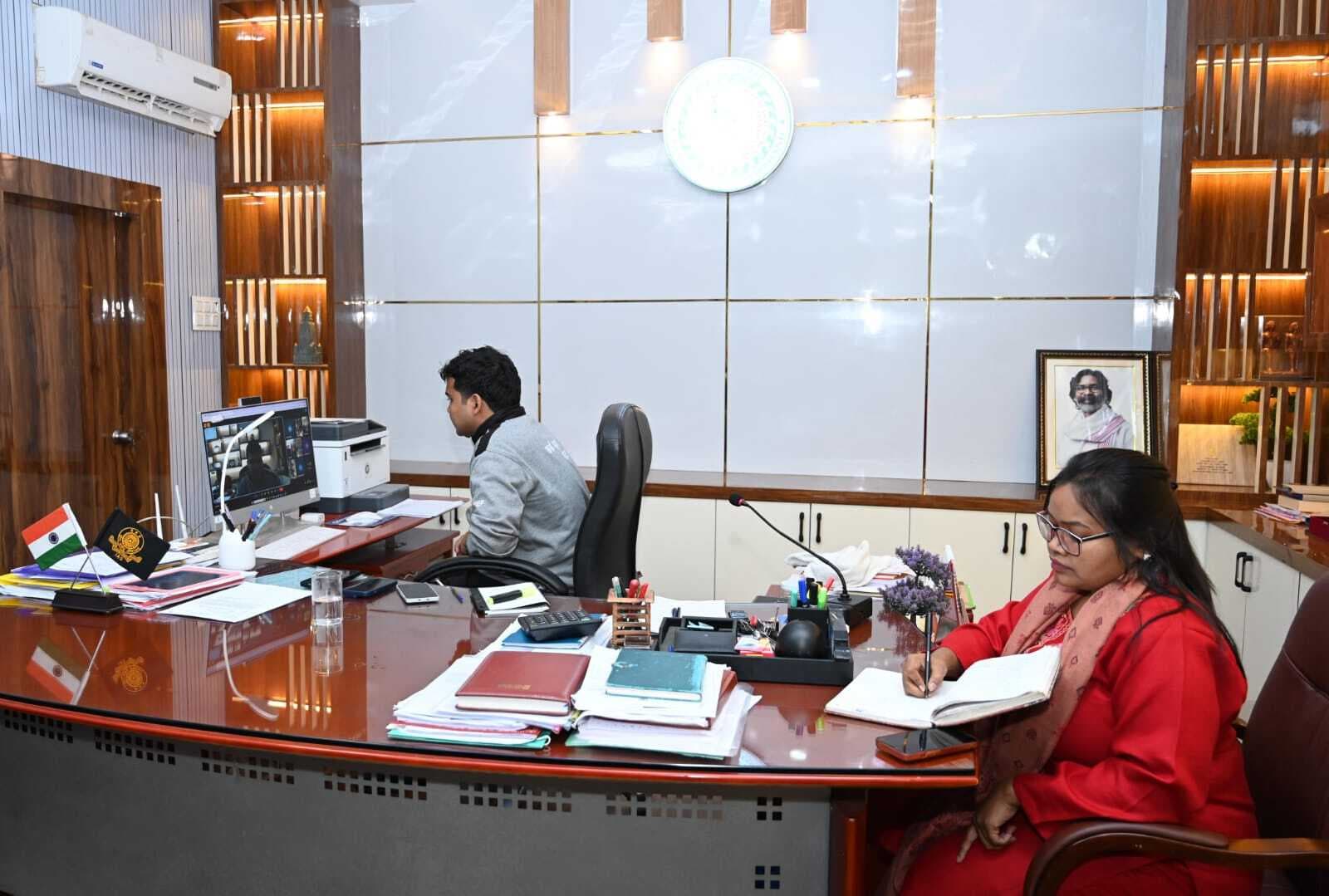 बोर्ड परीक्षा में बेहतर रिजल्ट के लिए छात्रों को करें प्रेरित : डीसी