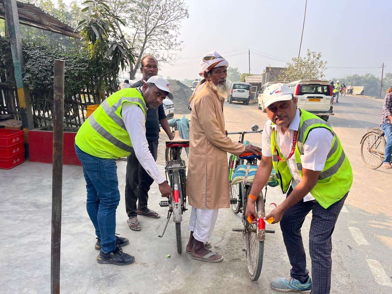 सड़क सुरक्षा अभियान, सभी वाहनों पर रिफ्लेक्टिव टेप अनिवार्य