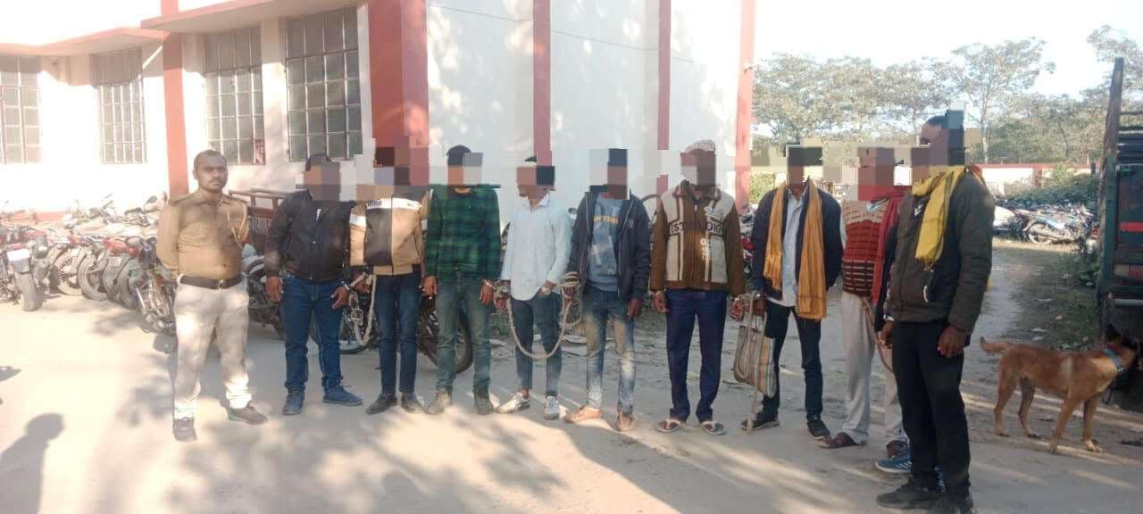 16 शराबियों को किया गिरफ्तार