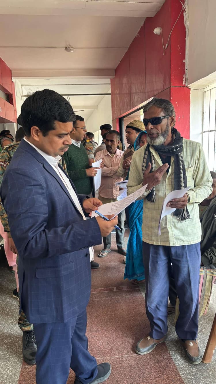 जिला जनता दरबार में डीएम ने 67 मामलों की सुनवाई, त्वरित निष्पादन का किया दिया निर्देश