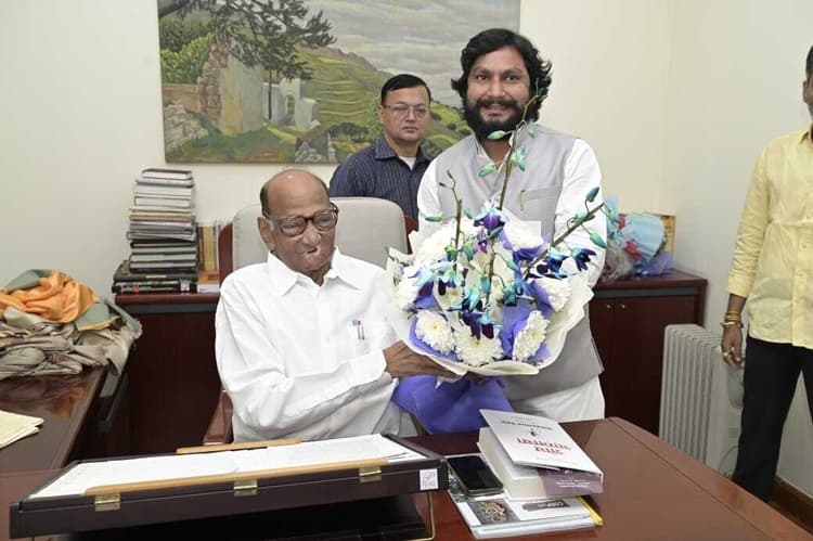 शरद पवार से मिल राहत कादरी ने दी शुभकामना