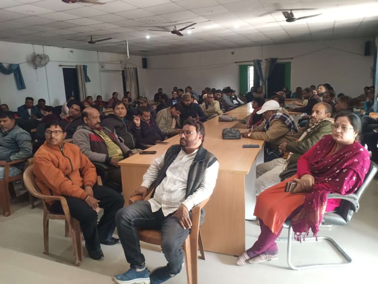 प्रधानाध्यापकों को मासिक गुरु गोष्ठी में मिले निर्देश